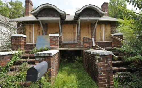 Villa Heights: Interesting architecture on Allen Street.