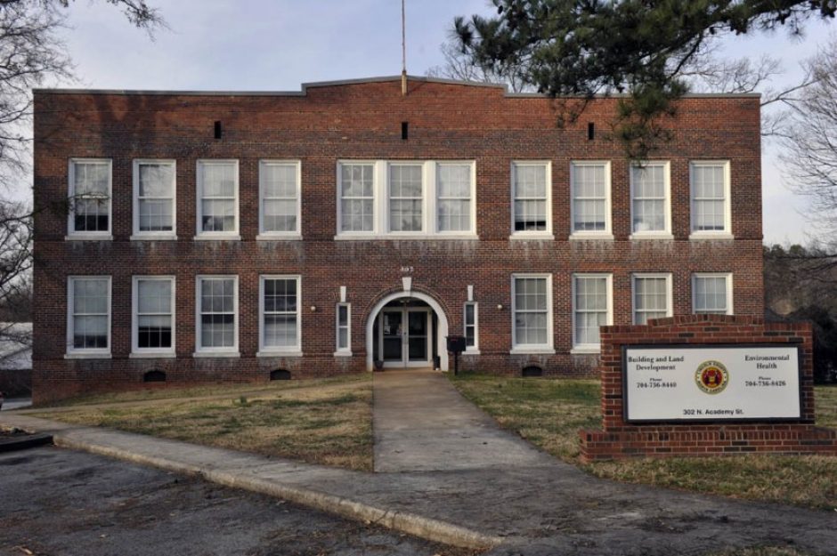 Lincolnton's South Academy Street Public School, built on Academy Street around 1914.