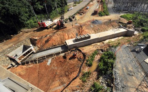  Brevard Street, viewed from Matheson. Blue Line Extension workers install a box culvert to protect workers from cave-ins. Photo: Nancy Pierce 6-11-15 Looking down at Brevard Street from the Matheson Avenue bridge. Workers on the Blue Line Extension install a box culvert, a temporary structure to protect workers from cave-ins. Photo: Nancy Pierce